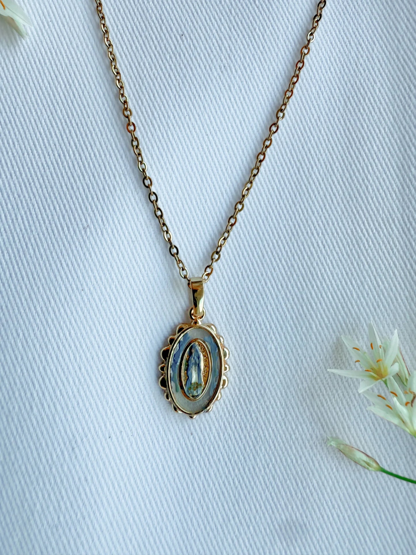 Dainty Our lady in Blue Roses