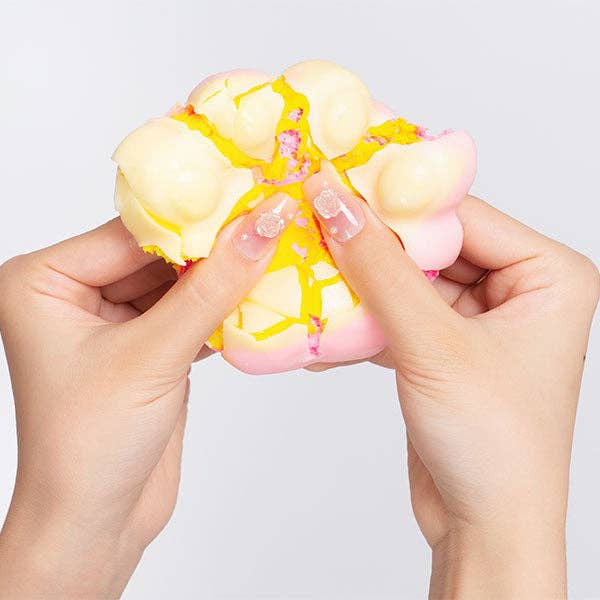Wax Squishies® Cat Paw Wax Crackle Clay Toy