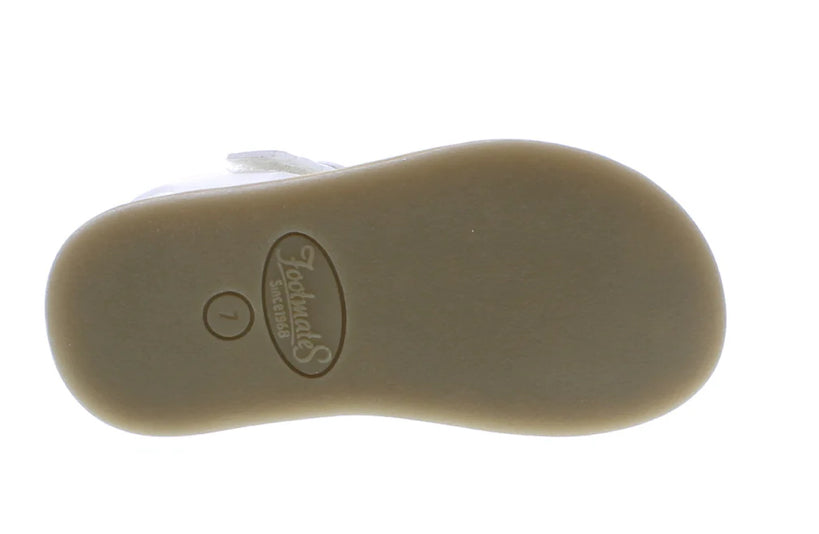 Ariel Sandal- White